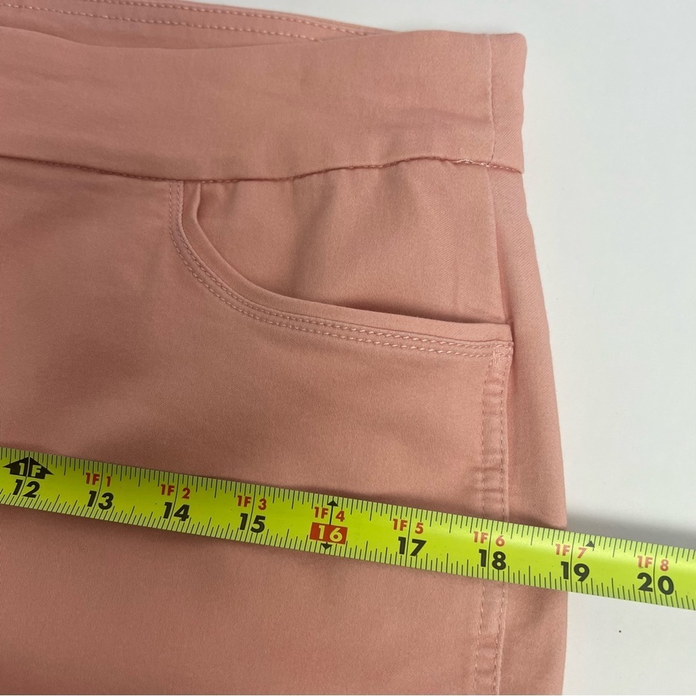 Liz Claiborne Women’s Bermuda Classic Pull On Shorts Sz 8 Peach Color Pockets - Picture 7 of 10